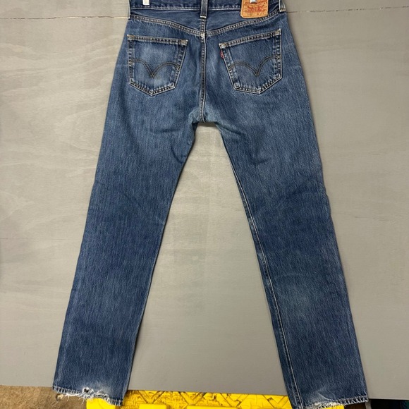 Levis 501 Mens Straight Leg Button Fly Blue Denim Jeans W32 L36 Medium Wash - Picture 3 of 5